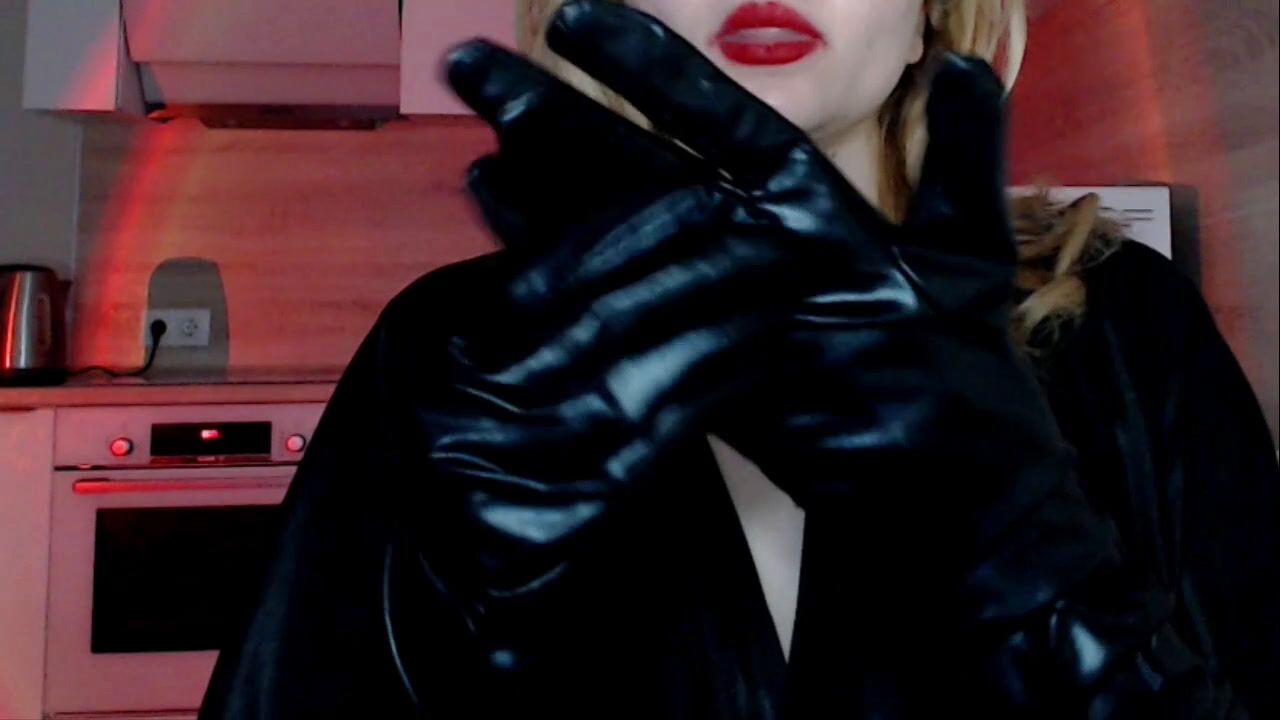 gloves latex?