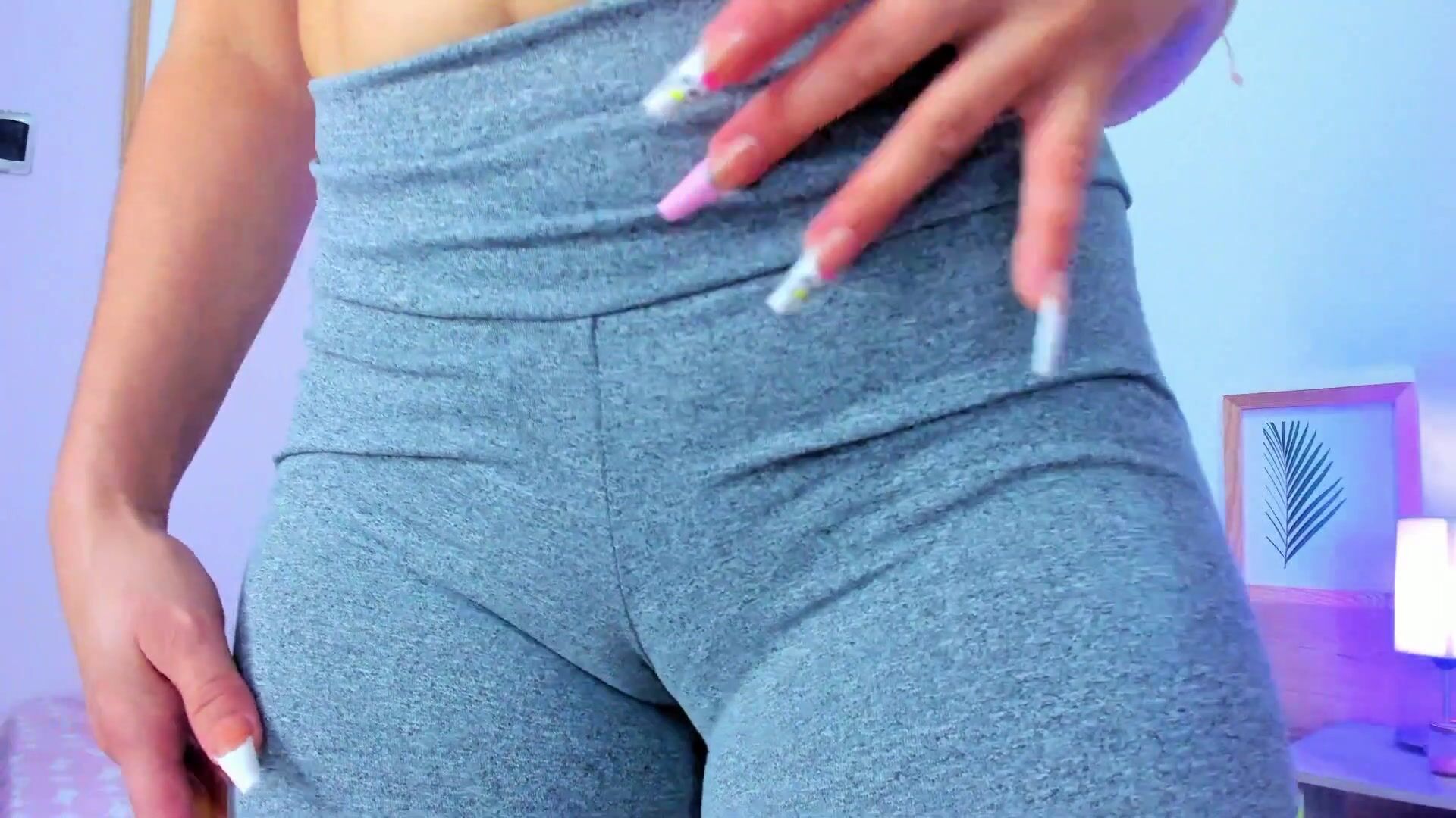 CAMEL TOE IN MY LEGGINS