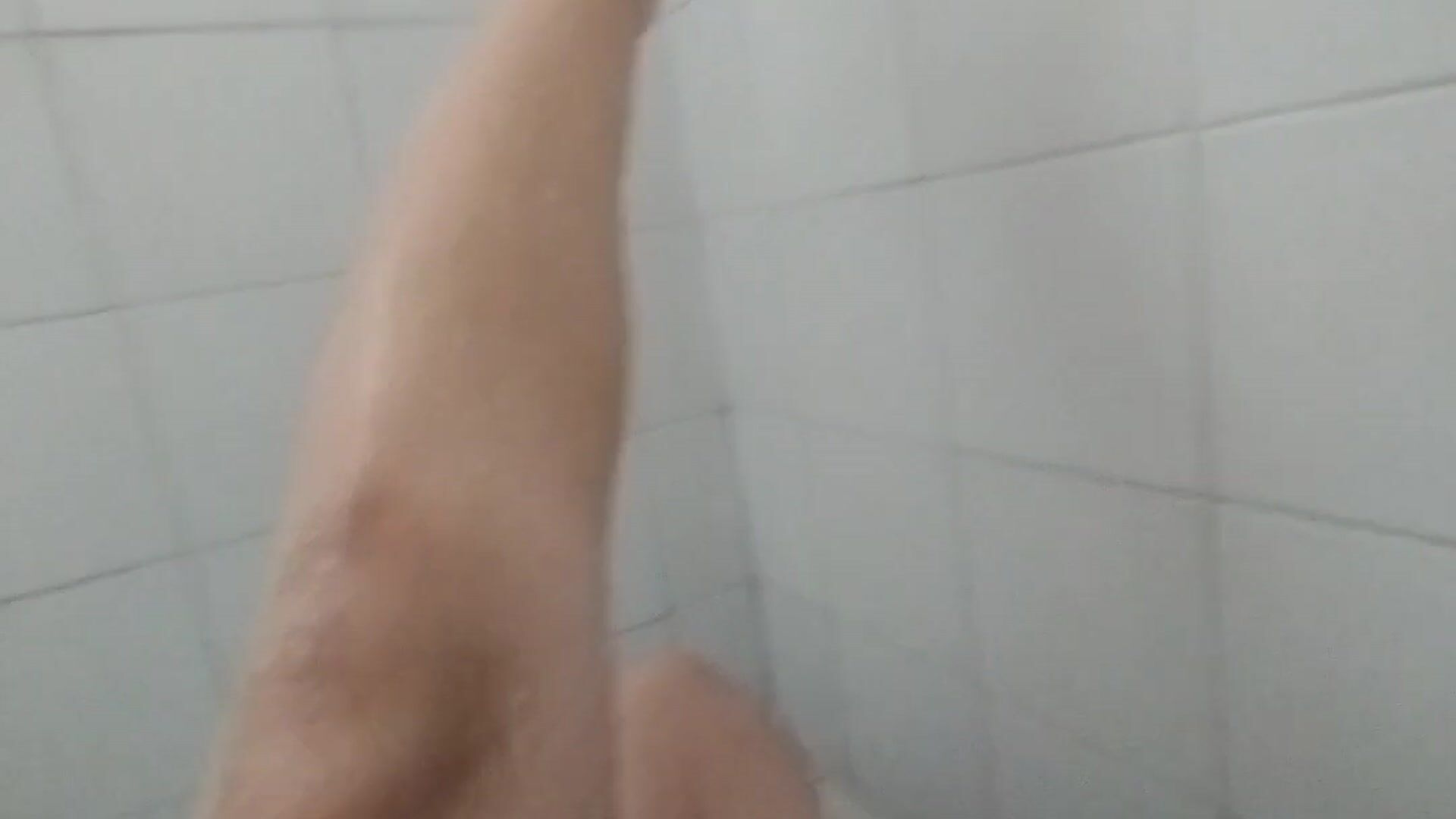 Come and we bathe together while I masturbate with my feet