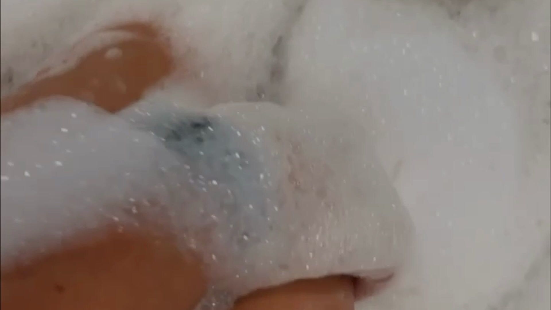 I'm taking a bubble bath) I don't have enough of you^^