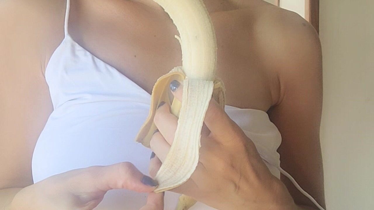 A banana a day keeps the doctor away:)lol! See you tonight at 10.30pm French time (GMT+2)
