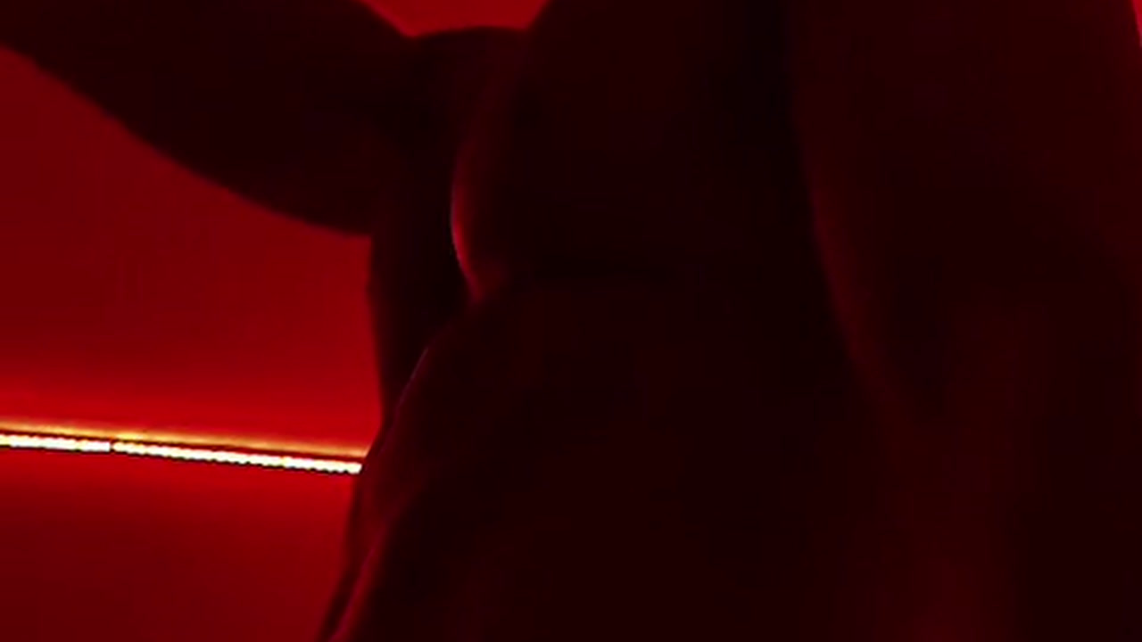 Red - video by muscle_boyhorny cam model