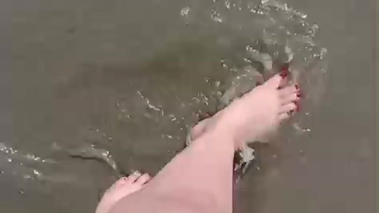 sand, sea and sexy feet!!