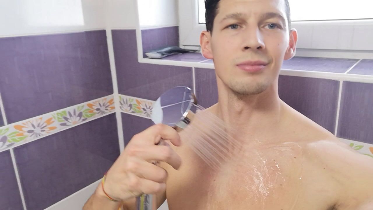 Trimming my chest hair and getting smooth!