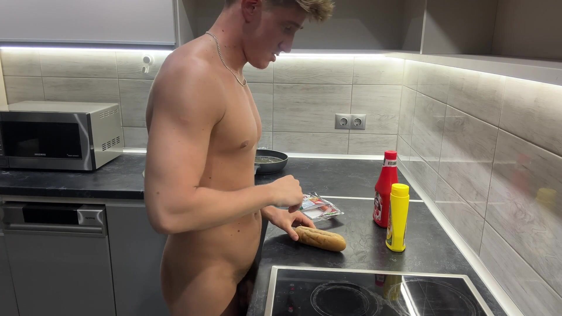 Hotdog Naked Cooking