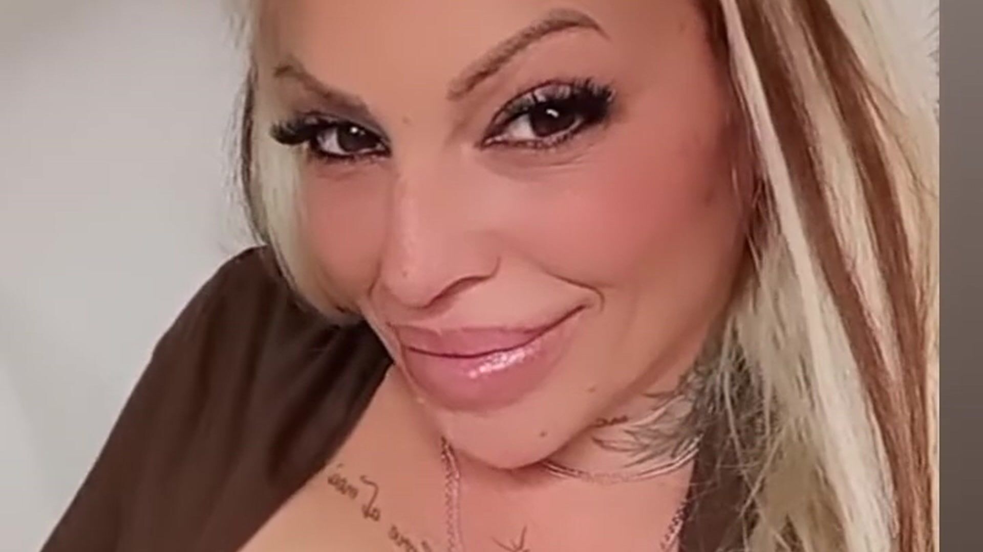 Bibi48 Webcam Model Profile | xLiveSex