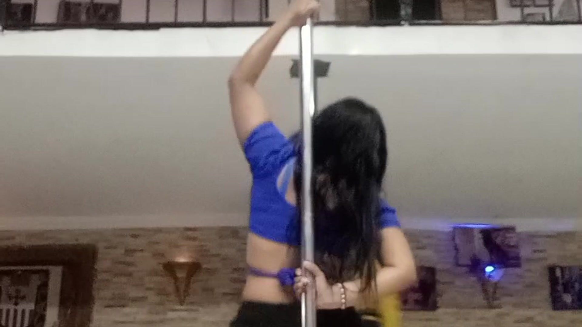 Erotic pole dance class 💃🏽