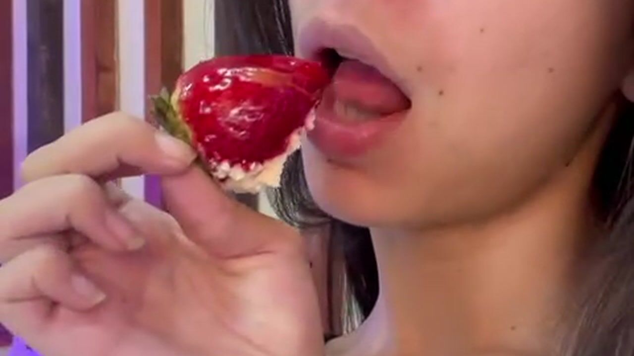 I want to eat this strawberry how your cock  #tounge #shy #18 #face #teen #cute