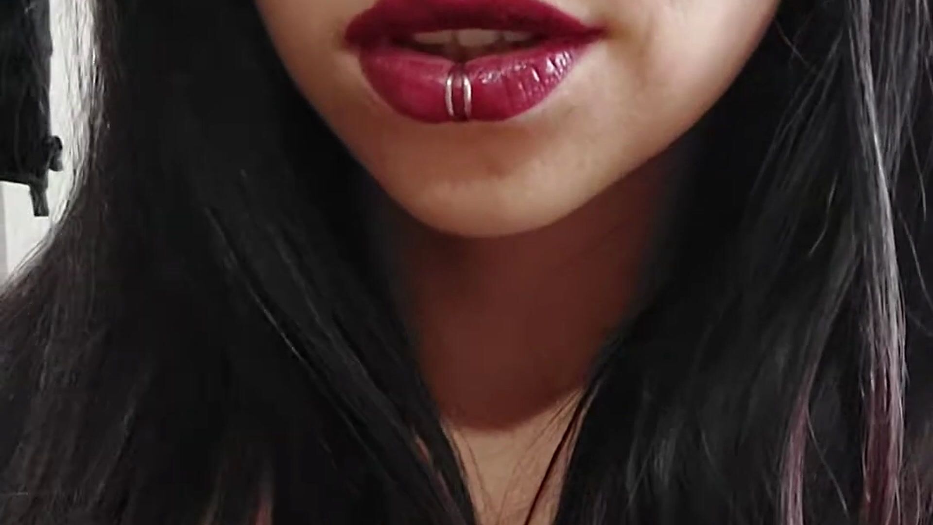 lips on dildo