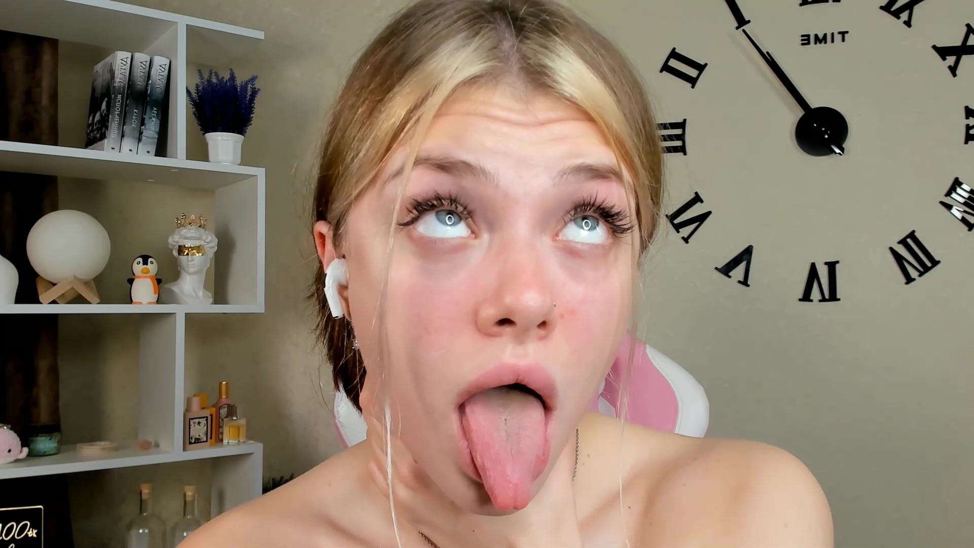 Ahegao choke