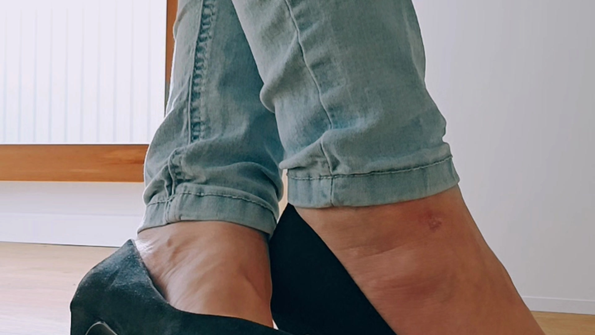 OFFICE FEET IGNORE - WATCH MY FEET IGNORE YOU IN BLACK HEELS AND TIGHT JEANS