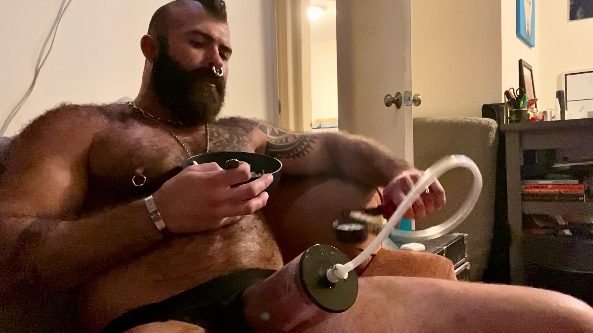 eating while I pump my cock & balls