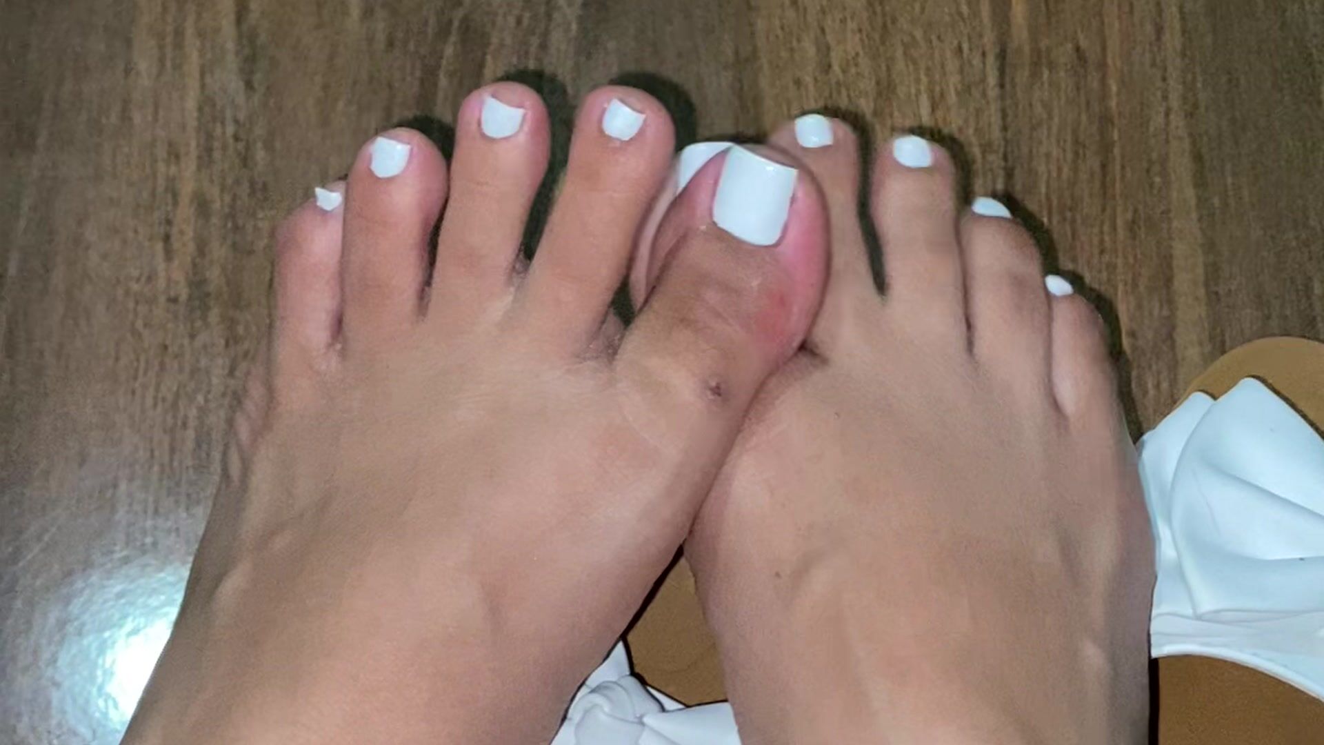 Feet! white nails!!