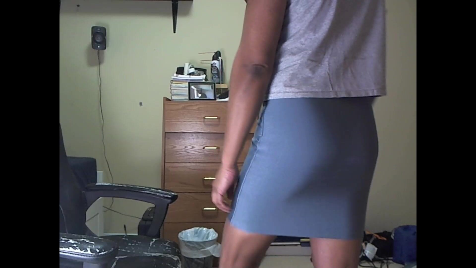 Grey skirt paid