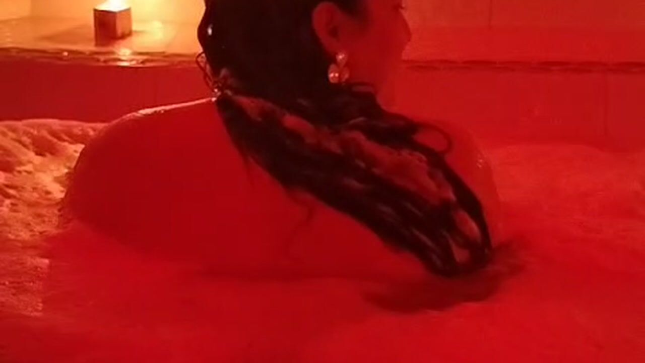 My hot ass in a jacuzzi 💖🔥