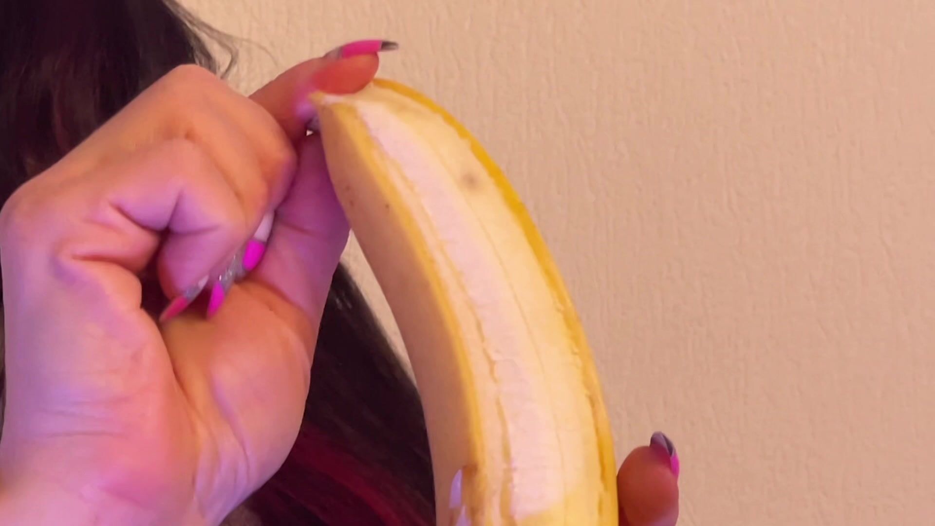 Sexy eating banana 🍌