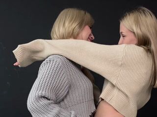 Sara & Jessie - video by sweetyhunter cam model