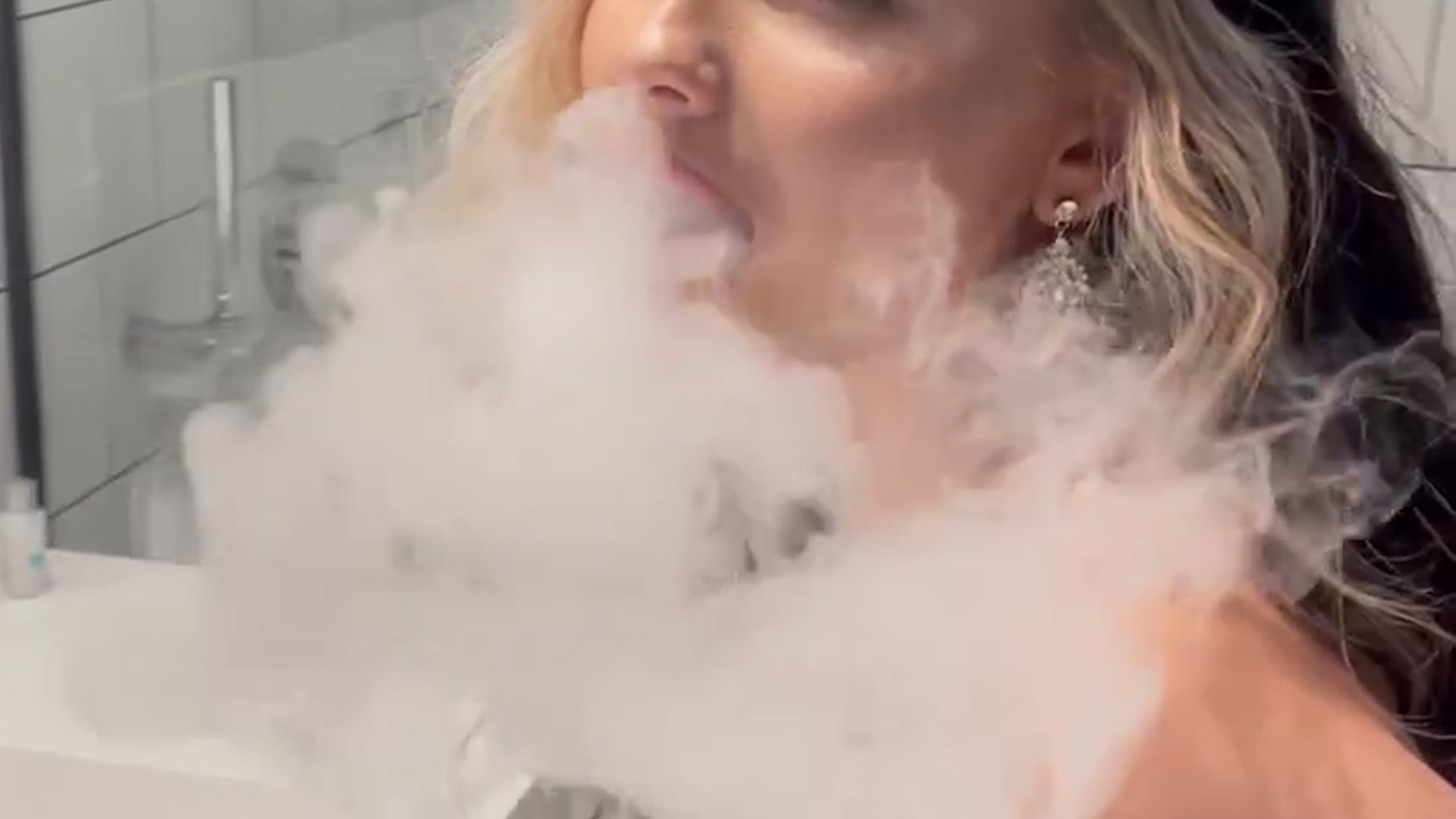 smoke hot and booty ahhh