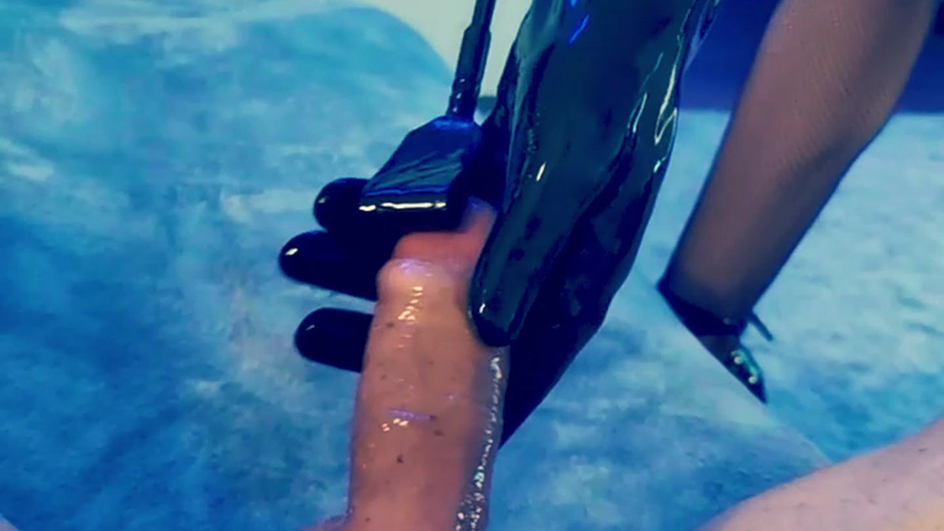 Teaser Latex et Feet avec Sissy Jade