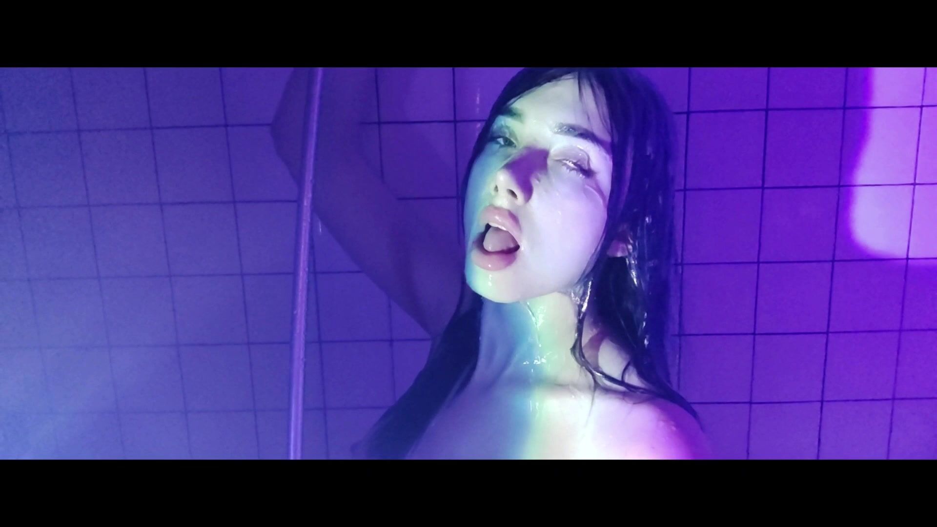 MV teasing in the shower