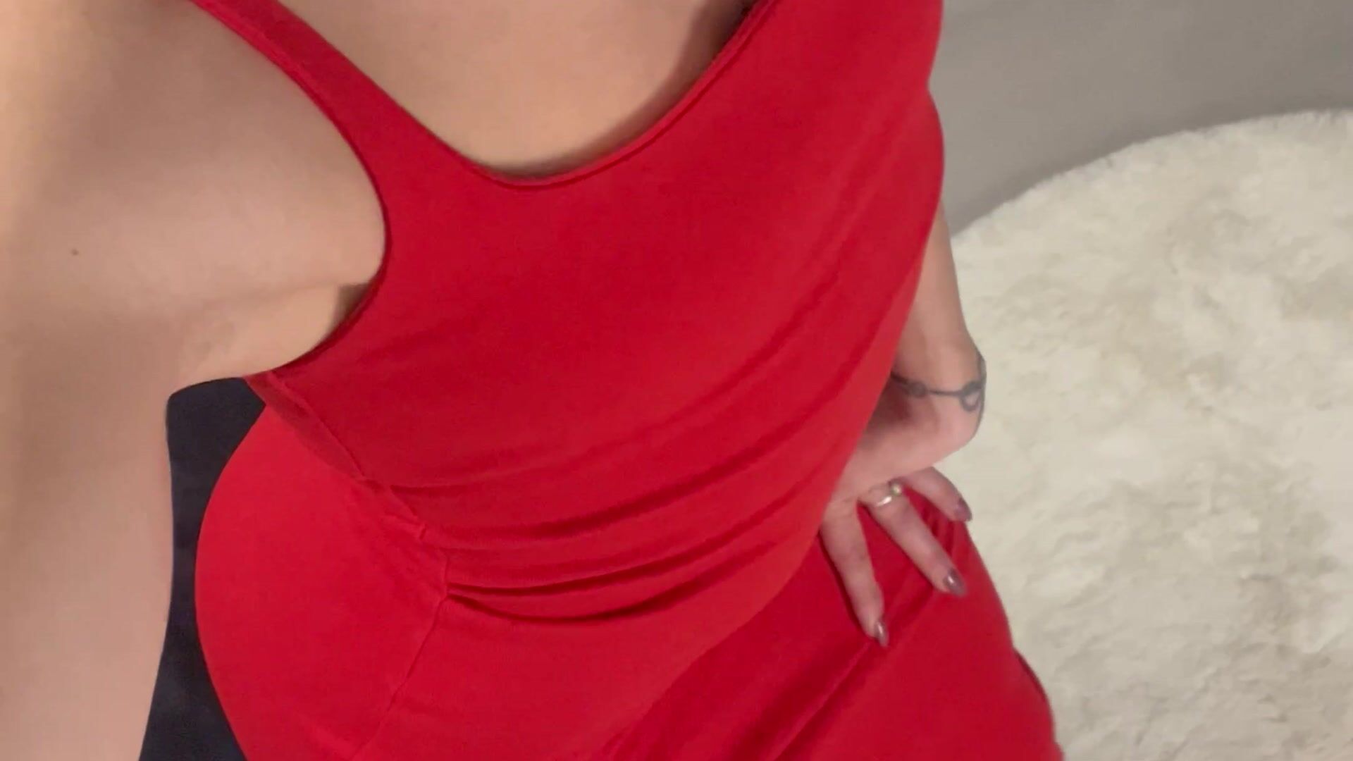 Red dress babe 💋