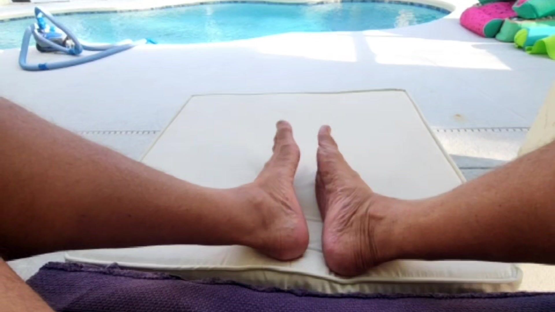 Throbbing cock abd wiggling toes by my pool! - video by theclubist111 cam model