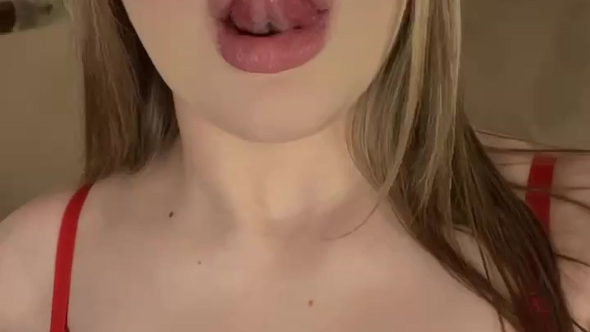 I want suck you 💦 - video by ChloeMarsch