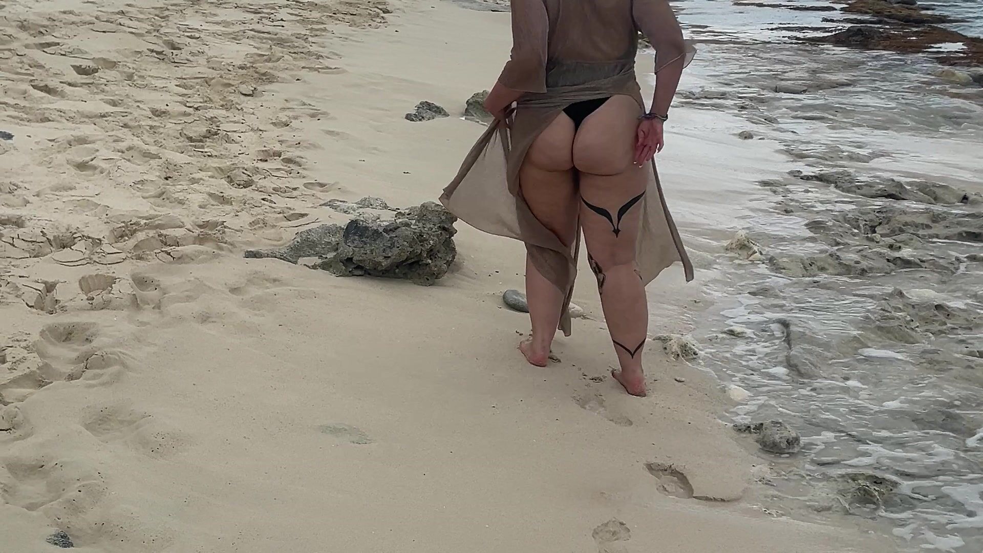 Show Ass on the Beach