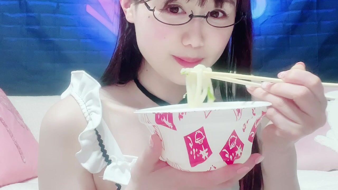 うどんを食べてる動画😂ラーメンやめました(笑)