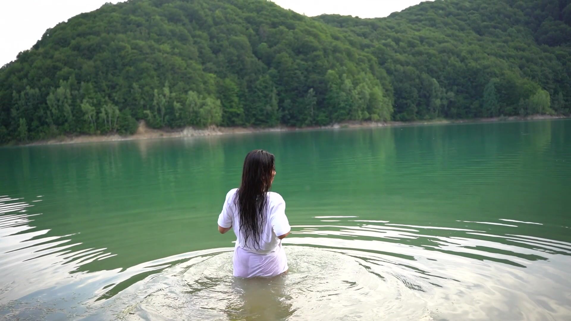 Wet white t-shirt view