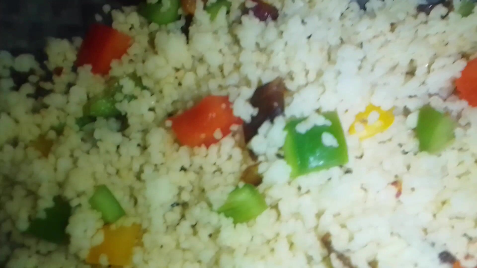 Couscous salad and chicken served 🤤