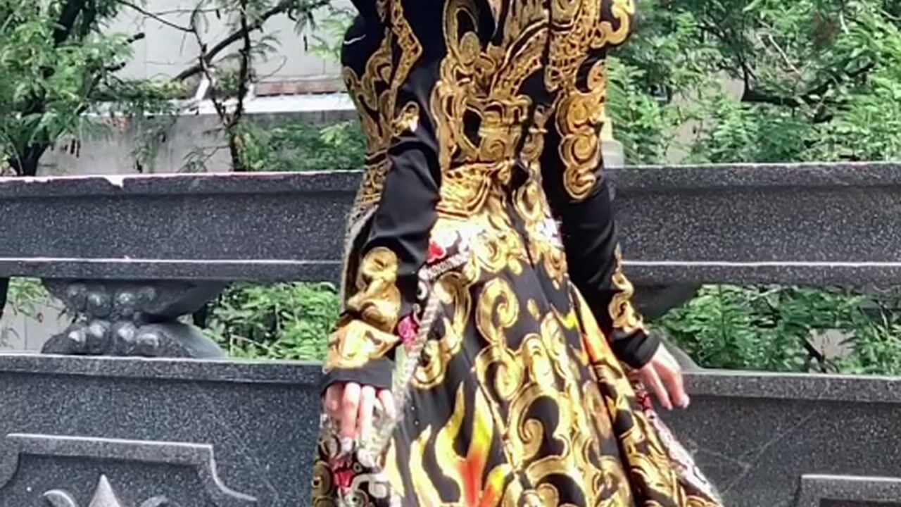 Traditional QUEEN Ao Dai Vietnam