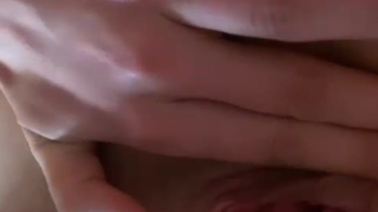 Close up- pussy smacks -playing and moaning