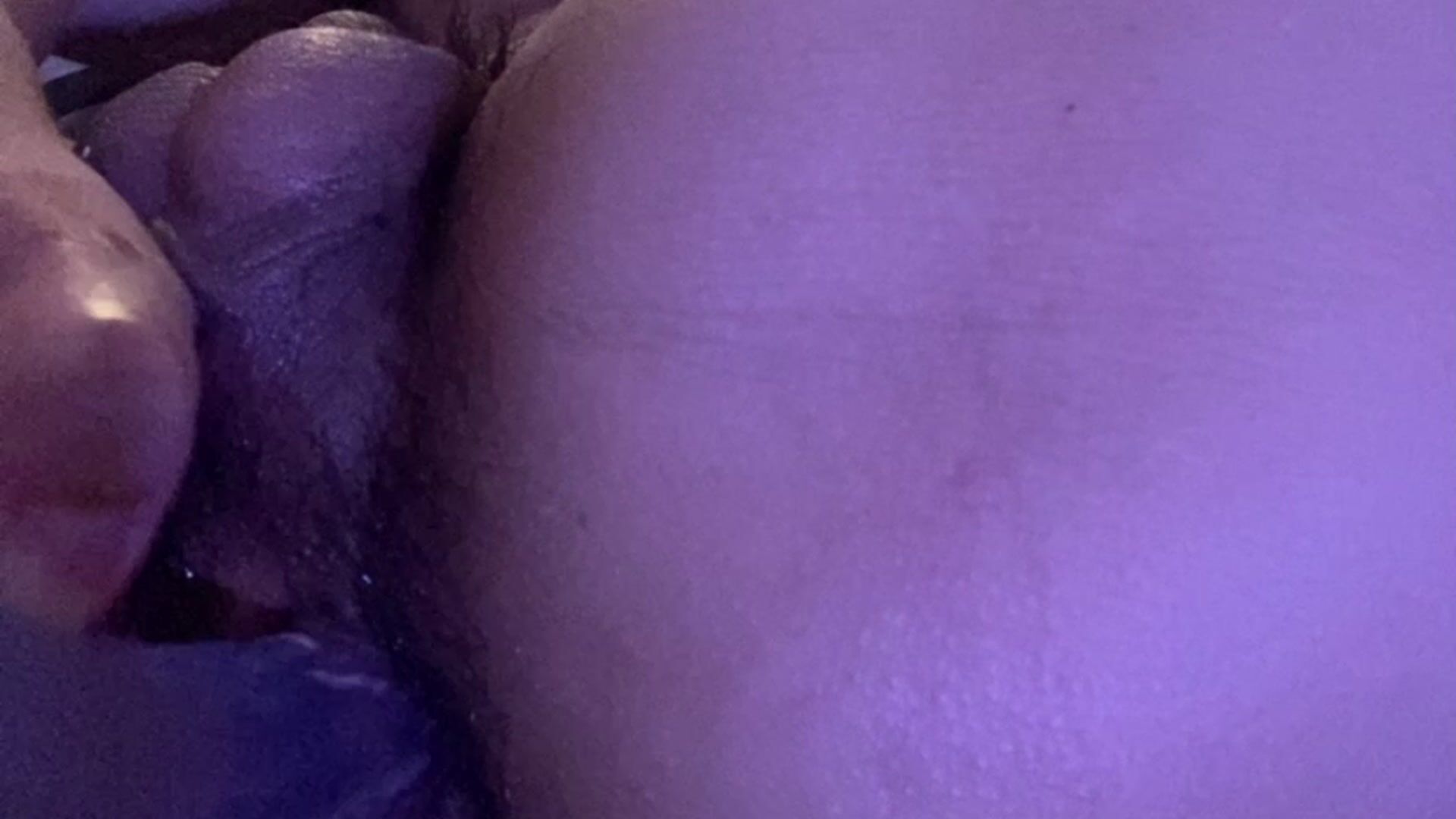 close view dildo fuck ass躺着被假鸡吧操 特写镜头