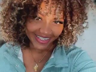 U like my curly hair? - video by riri_brunnete cam model