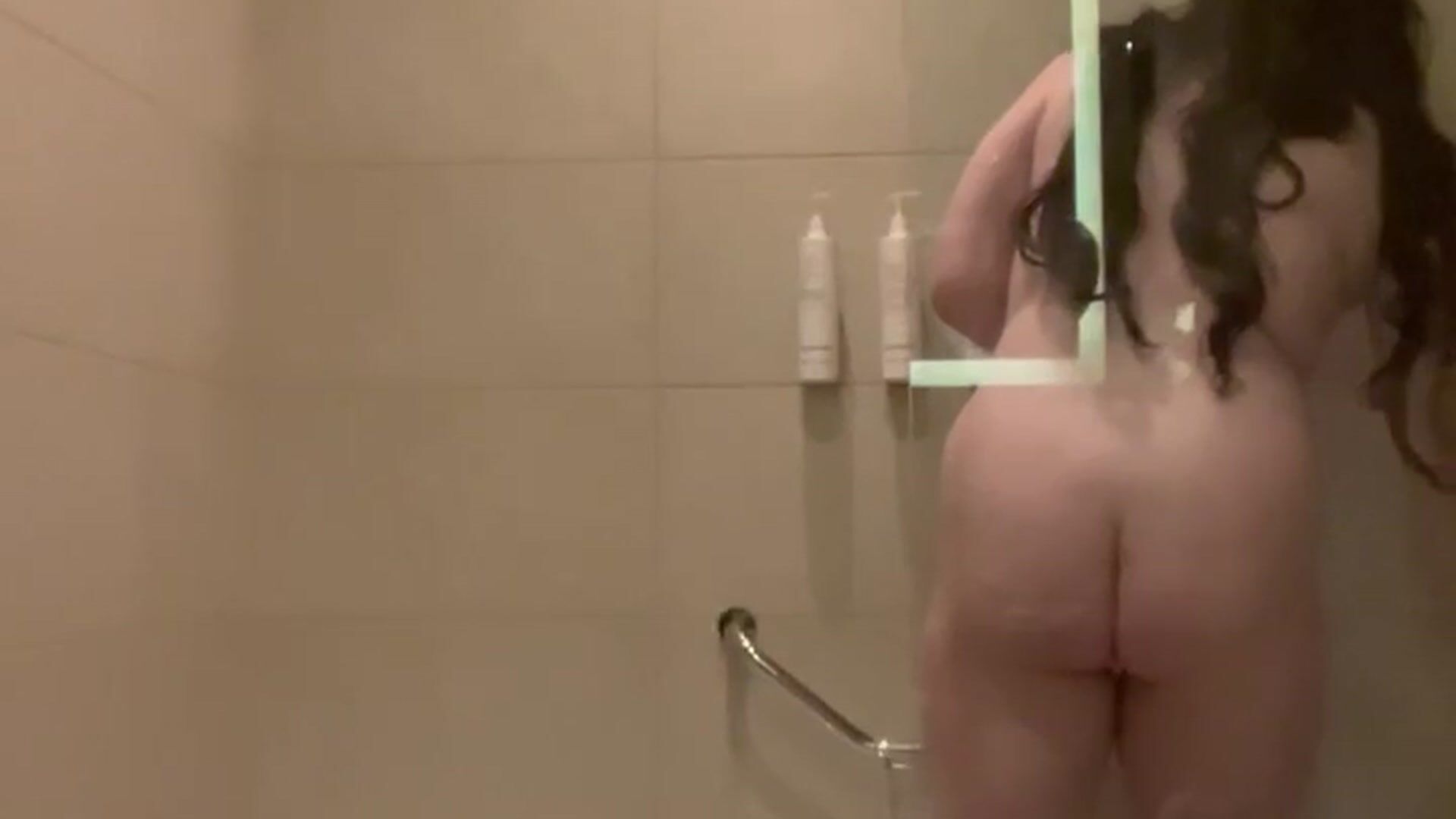 Shover - BlossomTilda adlı kamera modelinin videosu.