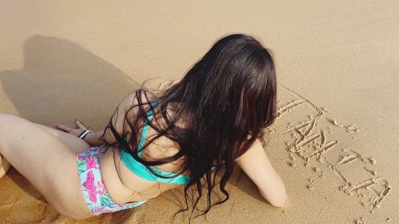 Tania@Beach - video by vickyntania cam model