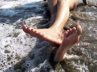 Foot fetish in the beach