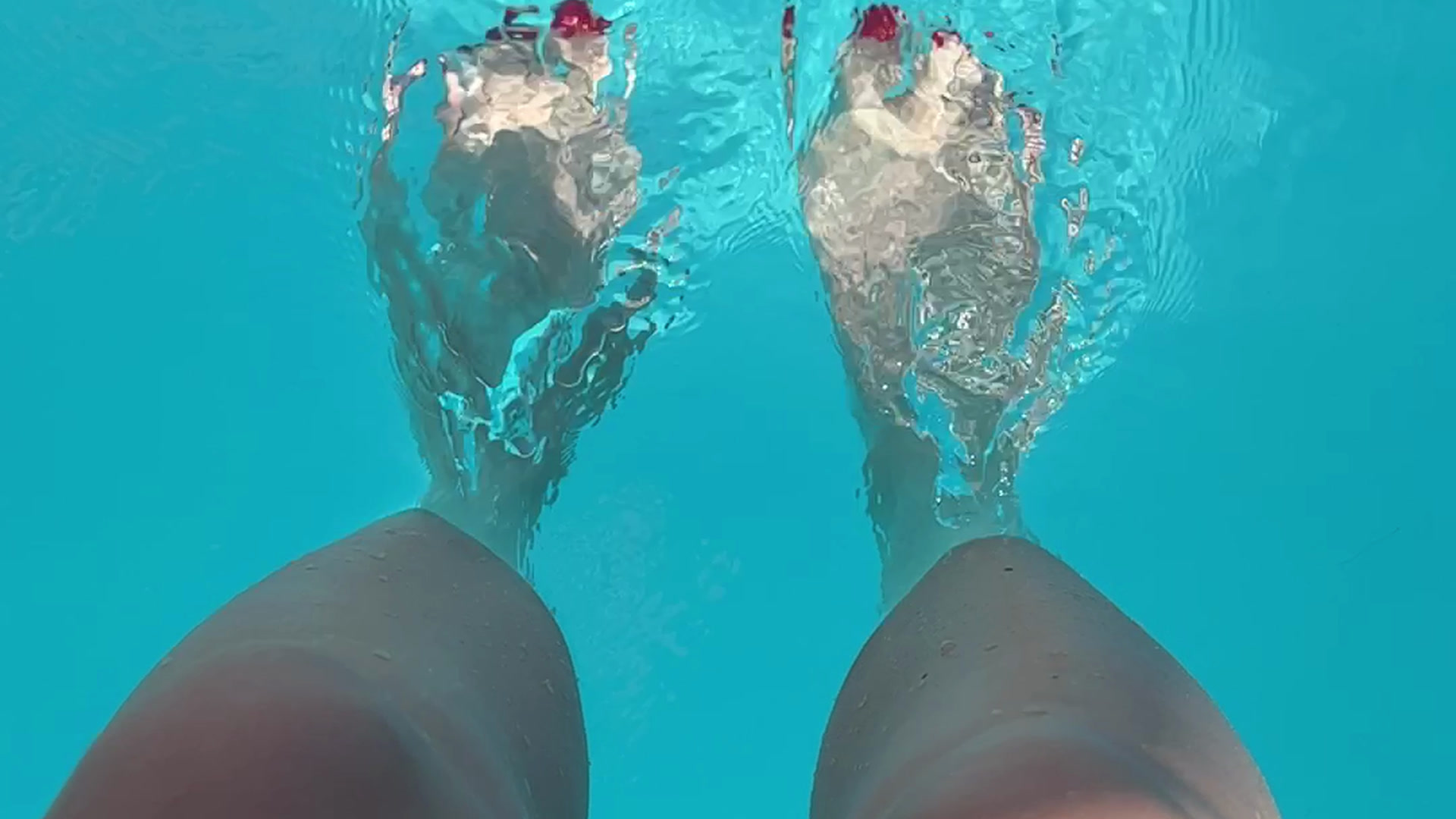 My tiny feet in the swimming pool <3