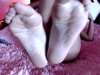 feet mmm