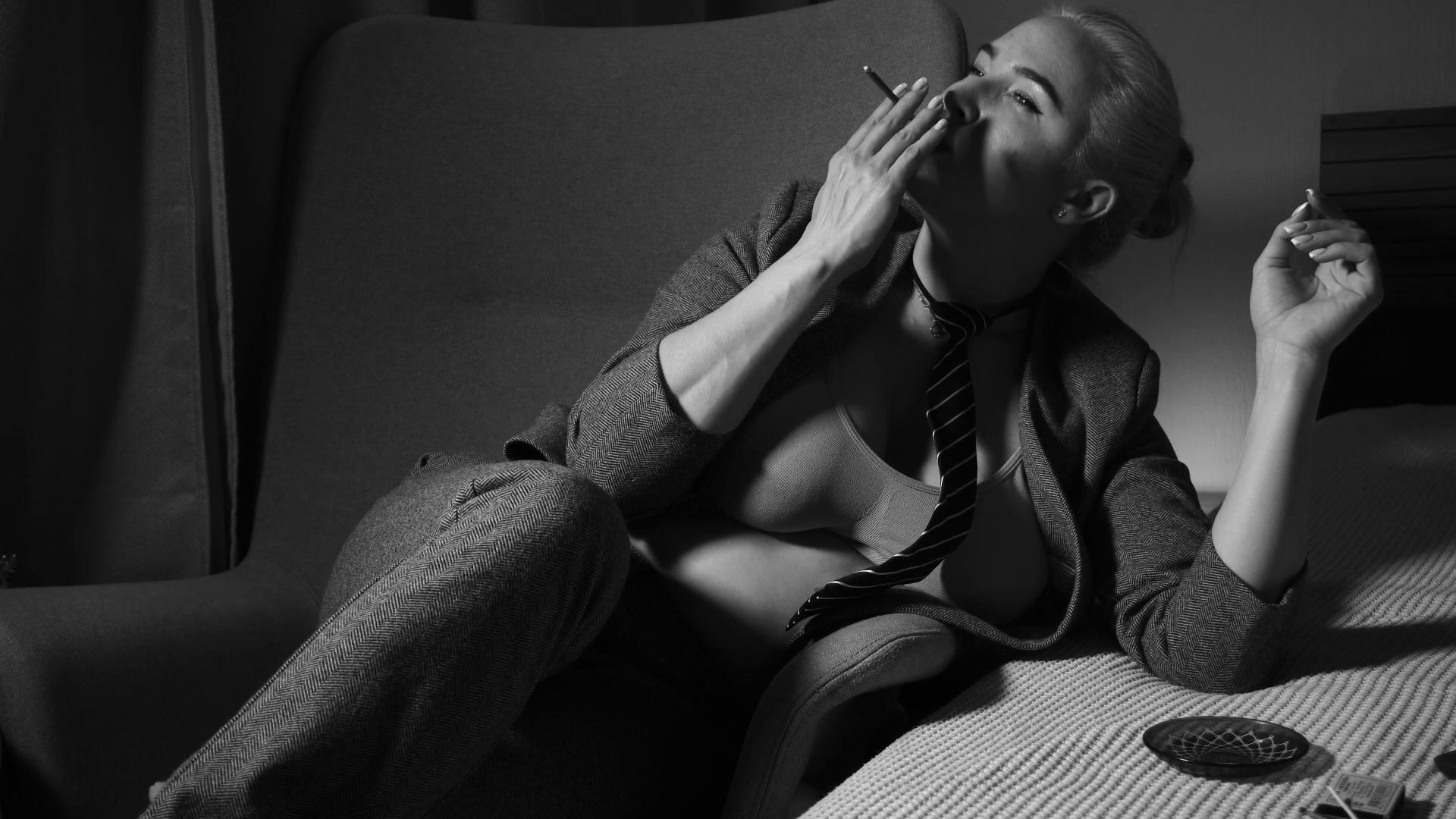 Noir smoking