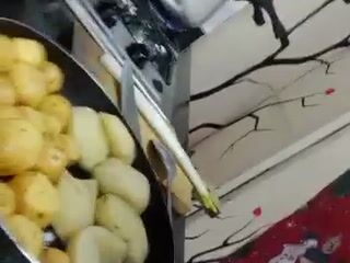 Haciendo sopa de ajiaco - XXX video by Ixchel_Anaid