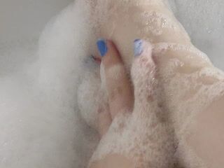 feet enjoy the bath