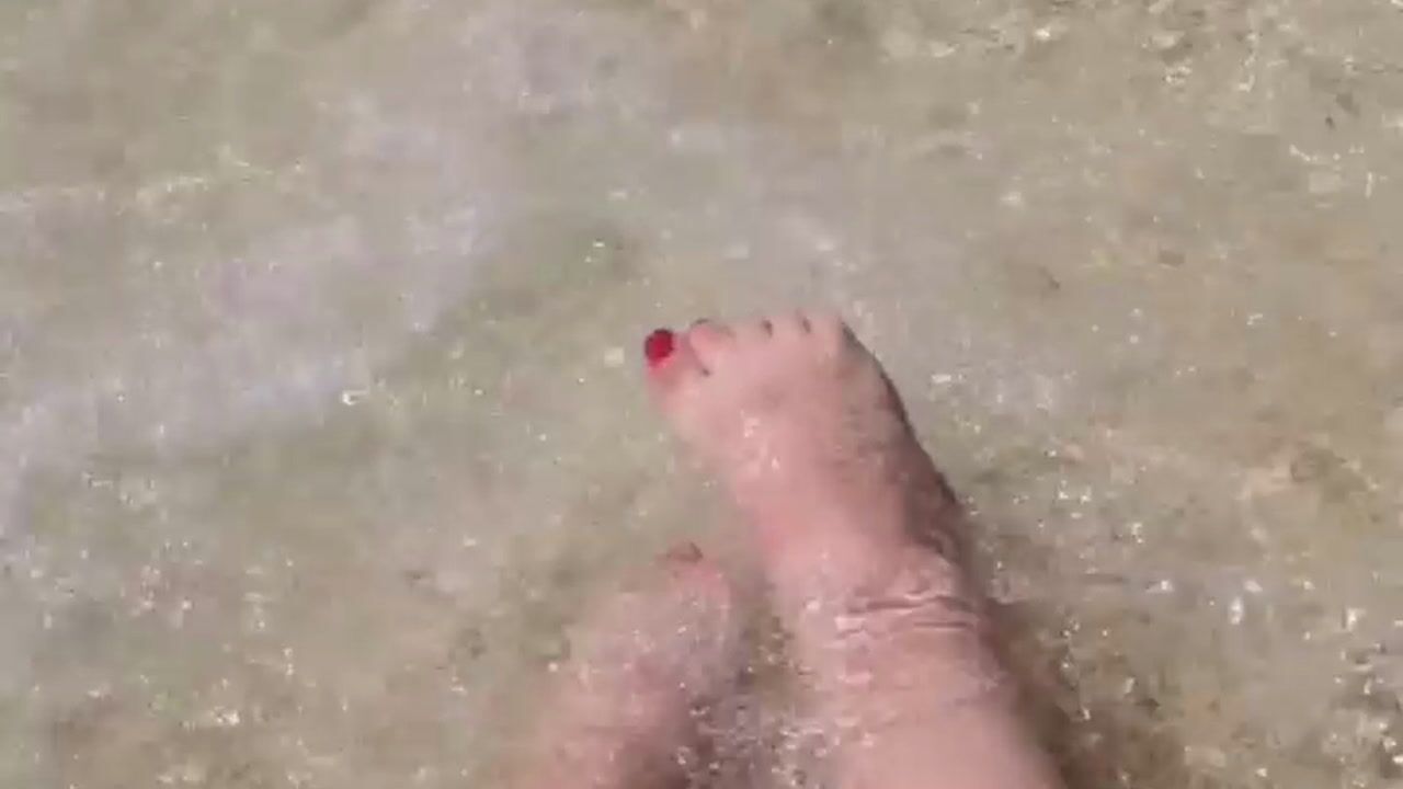 leggs in the ocean ^_^