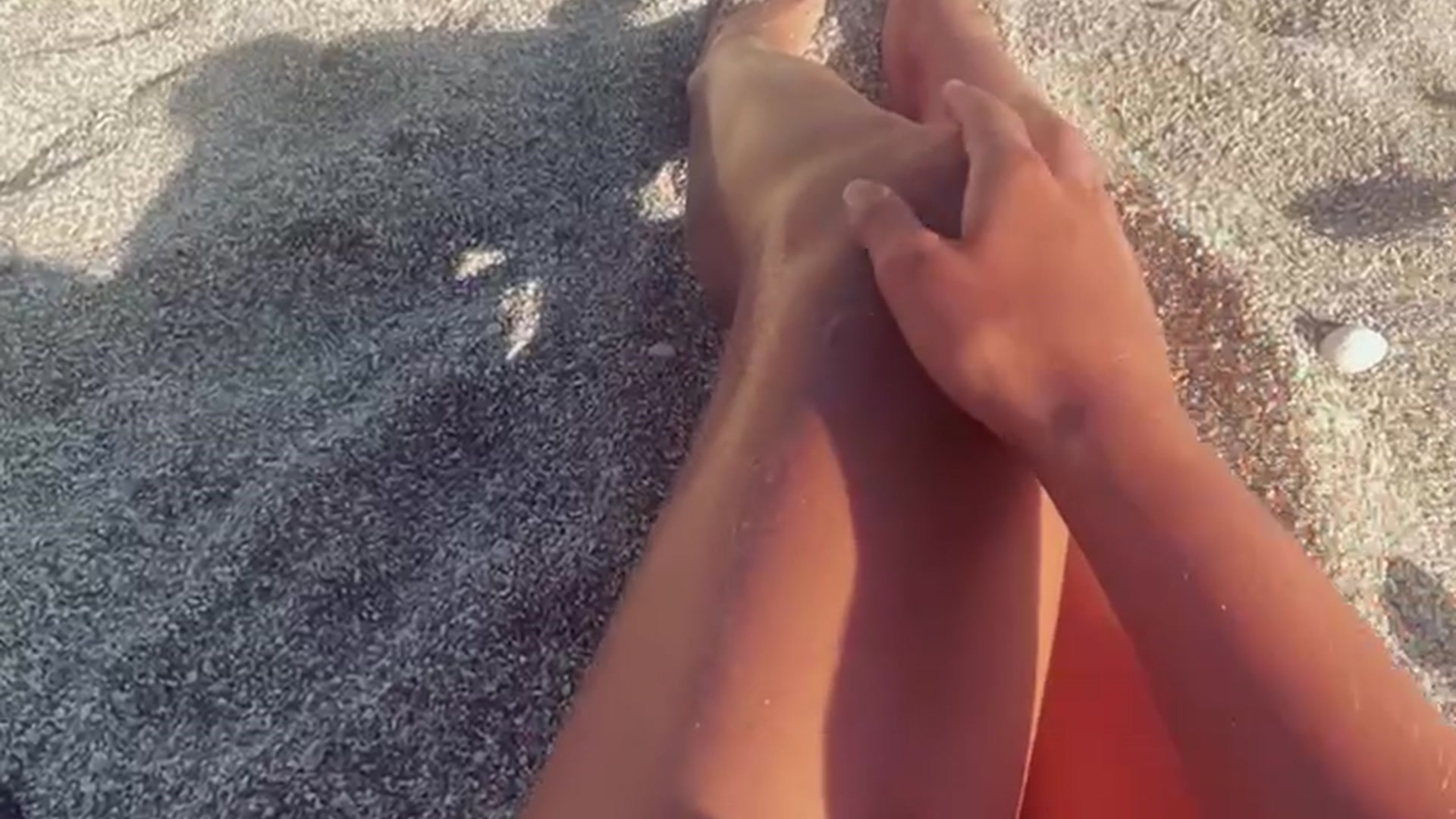 Legs in oil for a good tan