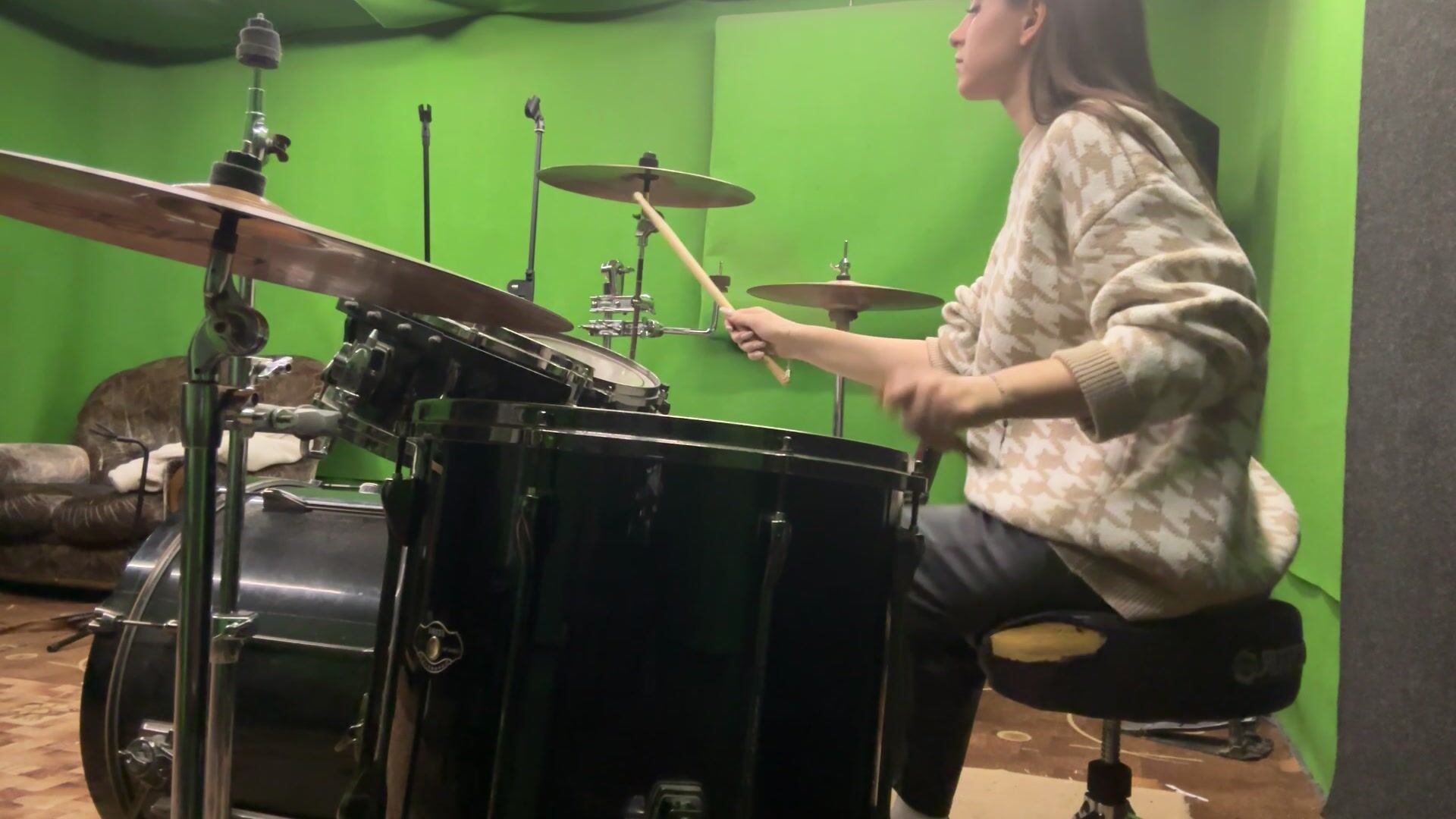 play drums