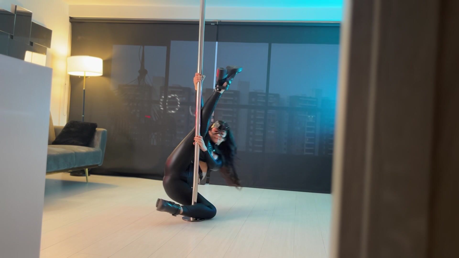 Pole dance & POV Blow JOB bbc with a hot outfit