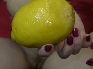 limon in pussy (round objects in the hole)