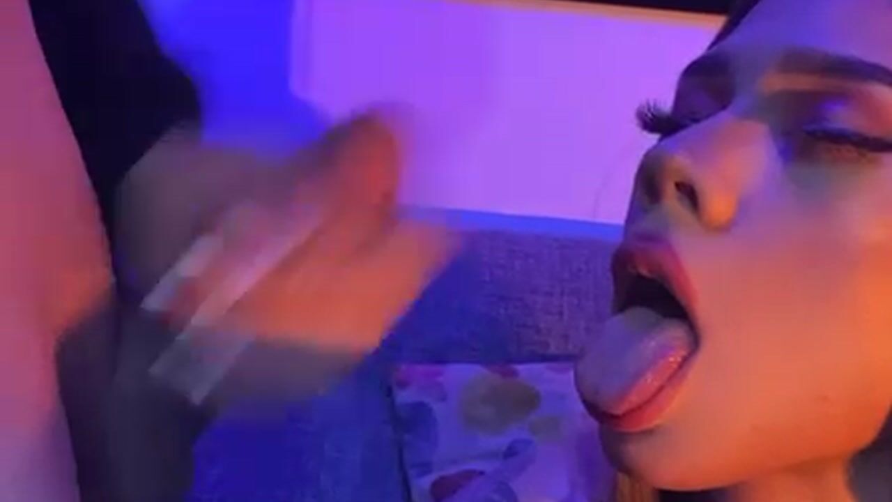 CUM IN DANNA MOUTH - video by Evelyn_cossio_ cam model