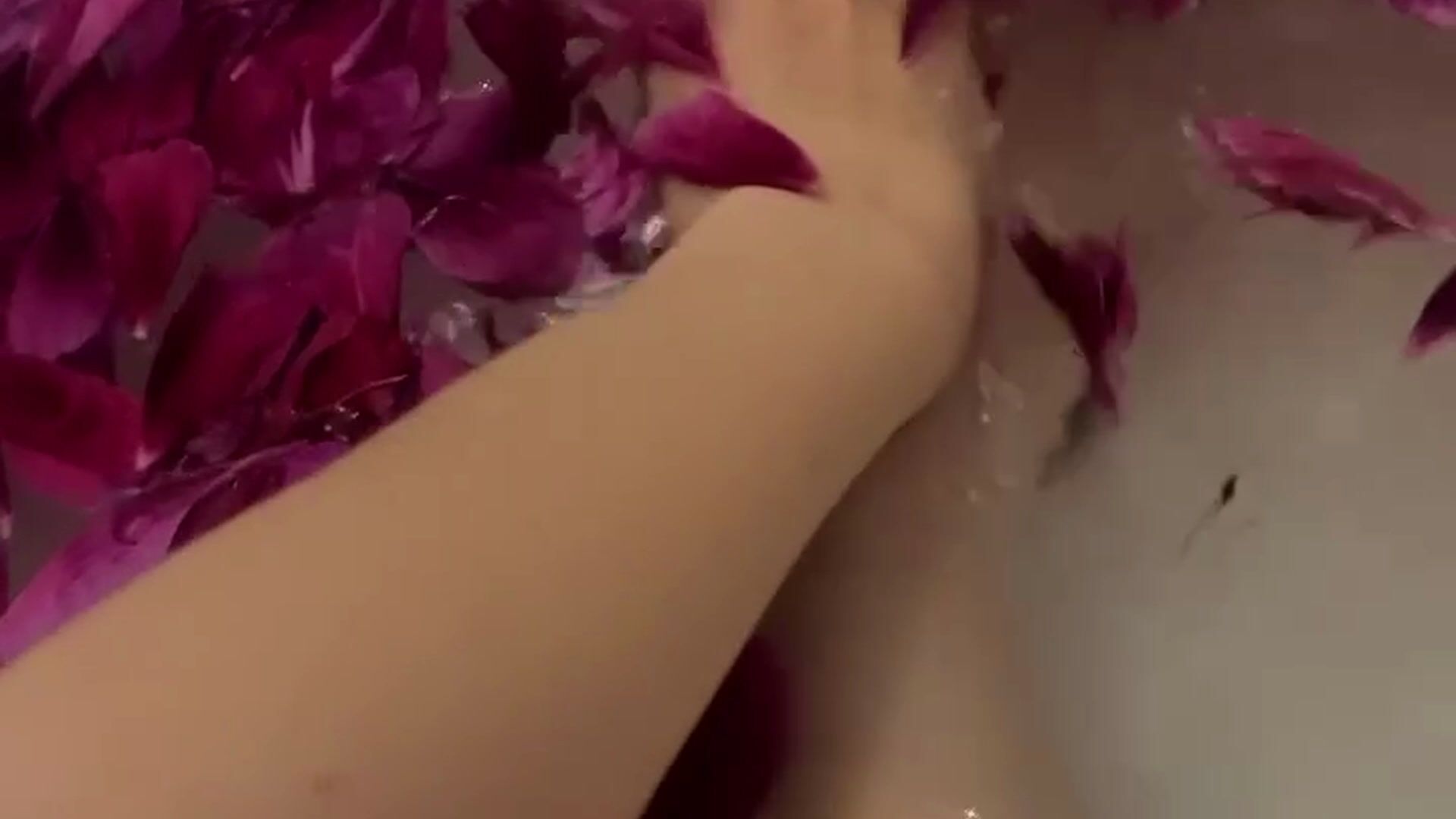 Bath with flowers